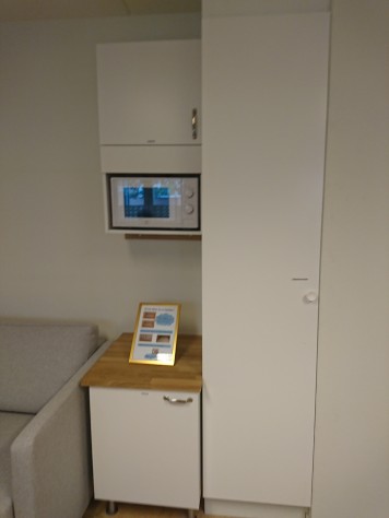Skåp för bäddmadrass, täcke , kuddar samt micro